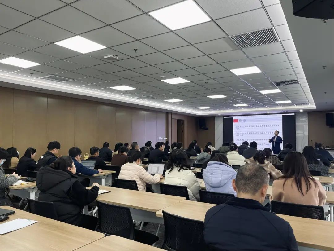 法律培訓練內(nèi)功 充電蓄能強本領(lǐng)
