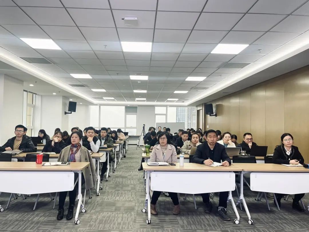 法律培訓練內(nèi)功 充電蓄能強本領(lǐng)