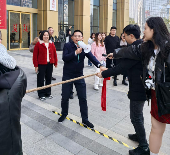 祥蛇賀歲，共赴新程
